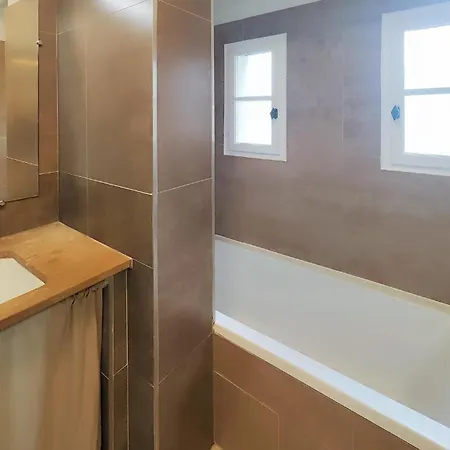 2 Bedroom Stunning Home In Stlaurent-De-La-Cabr Vakantiehuis Saint-Laurent-de-la-Cabrerisse