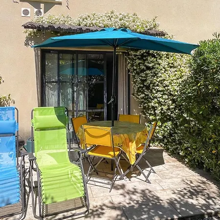 2 Bedroom Stunning Home In Stlaurent-De-La-Cabr Vakantiehuis